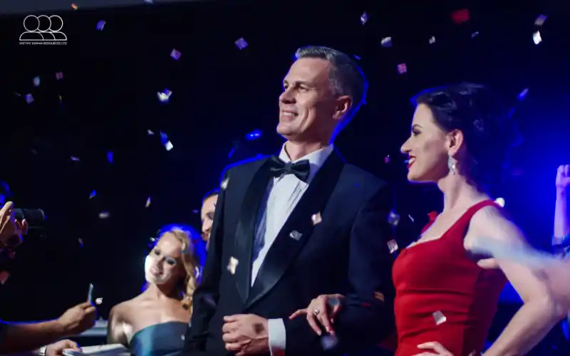 Nổi tiếng là tùy duyên. Đáng tin cậy mới là mục tiêu. Nổi tiếng là tùy duyên. Đáng tin cậy mới là mục tiêu.