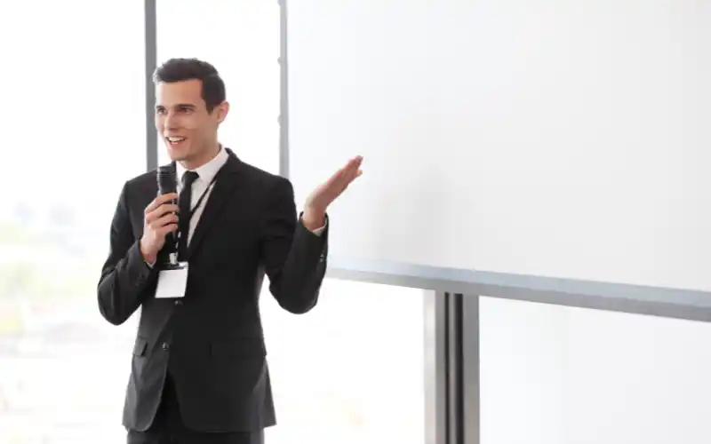 Trong thời đại mà AI có thể tạo ra vô số nội dung na ná nhau, người làm marketing càng phải rèn luyện khả năng sáng tạo khác biệt